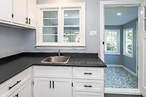 Photo 9 at 16948 Bayview Avenue, Central Newmarket, Newmarket