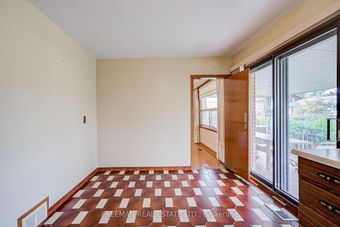 Photo 6 at 102 Hallsport Crescent, CFB, Toronto