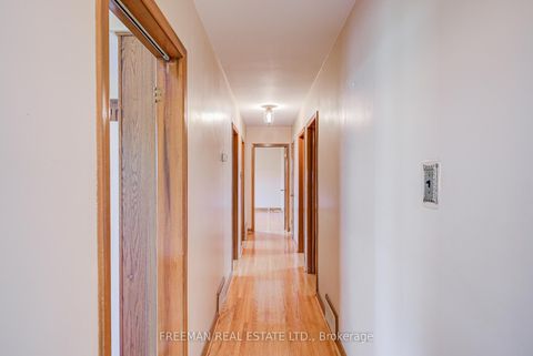 Photo 7 at 102 Hallsport Crescent, CFB, Toronto
