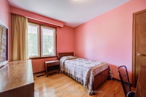 Photo 8 at 102 Hallsport Crescent, CFB, Toronto