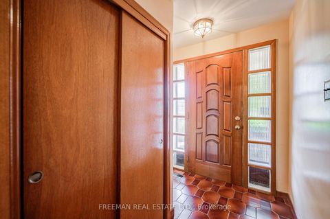 Photo 9 at 102 Hallsport Crescent, CFB, Toronto