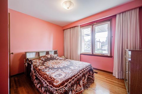 Photo 10 at 102 Hallsport Crescent, CFB, Toronto