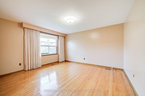 Photo 11 at 102 Hallsport Crescent, CFB, Toronto