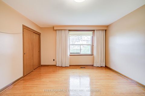 Photo 12 at 102 Hallsport Crescent, CFB, Toronto