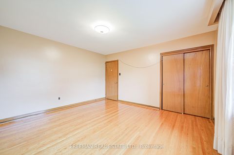 Photo 13 at 102 Hallsport Crescent, CFB, Toronto