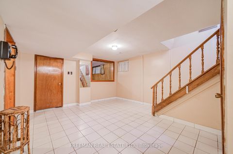 Photo 16 at 102 Hallsport Crescent, CFB, Toronto