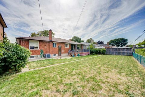 Photo 31 at 102 Hallsport Crescent, CFB, Toronto