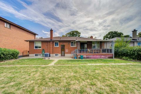 Photo 32 at 102 Hallsport Crescent, CFB, Toronto