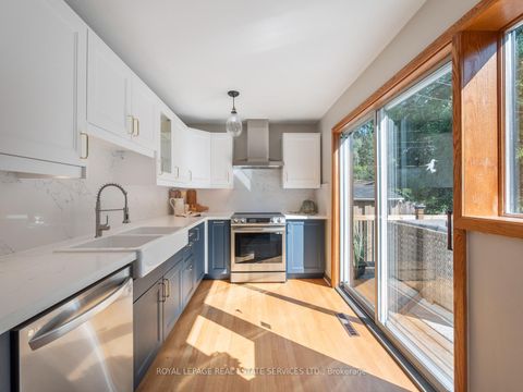 Photo 11 at 61 Skylark Road, Lambton Baby Point, Toronto