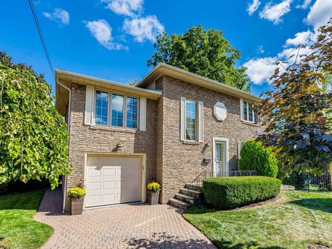 Photo 1 at 7 Lochway Court, City Centre West, Toronto