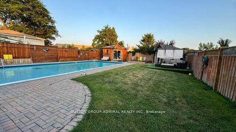 Photo 2 at 29 Mayall Avenue, CFB, Toronto