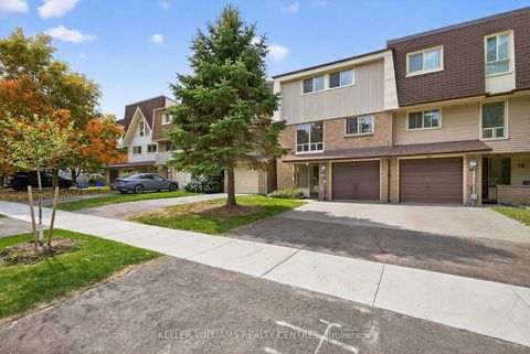 Photo 2 at 100 Poplar Crescent, Aurora Highlands, Aurora