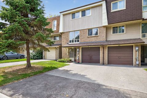 Photo 3 at 100 Poplar Crescent, Aurora Highlands, Aurora