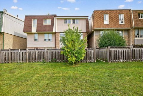 Photo 4 at 100 Poplar Crescent, Aurora Highlands, Aurora