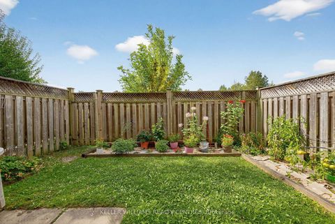Photo 7 at 100 Poplar Crescent, Aurora Highlands, Aurora