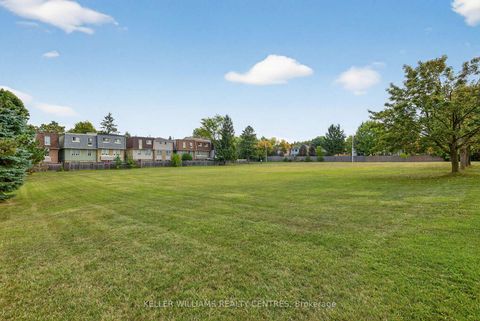 Photo 9 at 100 Poplar Crescent, Aurora Highlands, Aurora