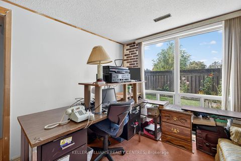 Photo 14 at 100 Poplar Crescent, Aurora Highlands, Aurora