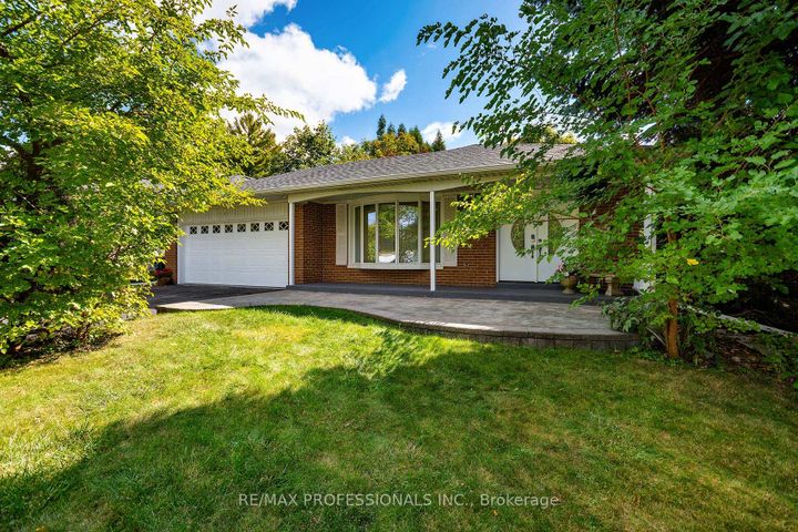 Photo 1 at 37 Sunplains Crescent, Markland Wood, Toronto