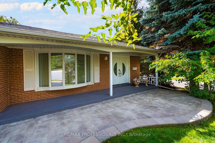Photo 3 at 37 Sunplains Crescent, Markland Wood, Toronto
