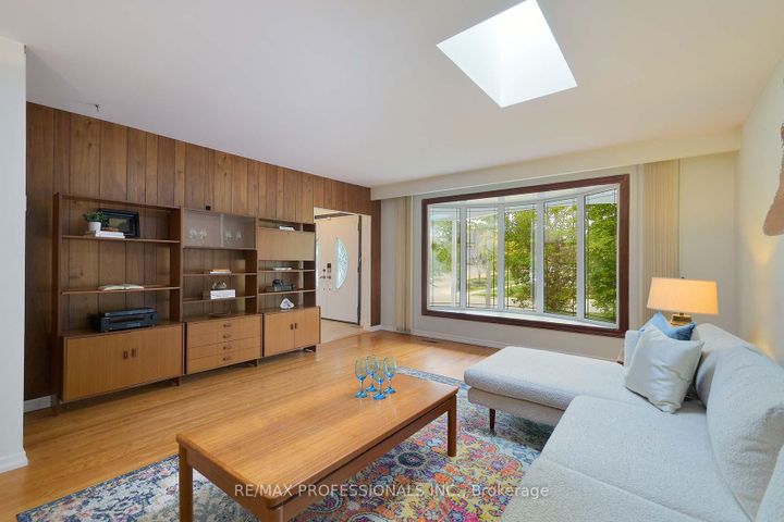 Photo 6 at 37 Sunplains Crescent, Markland Wood, Toronto