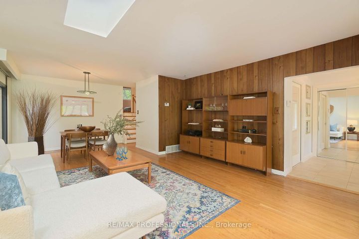 Photo 7 at 37 Sunplains Crescent, Markland Wood, Toronto