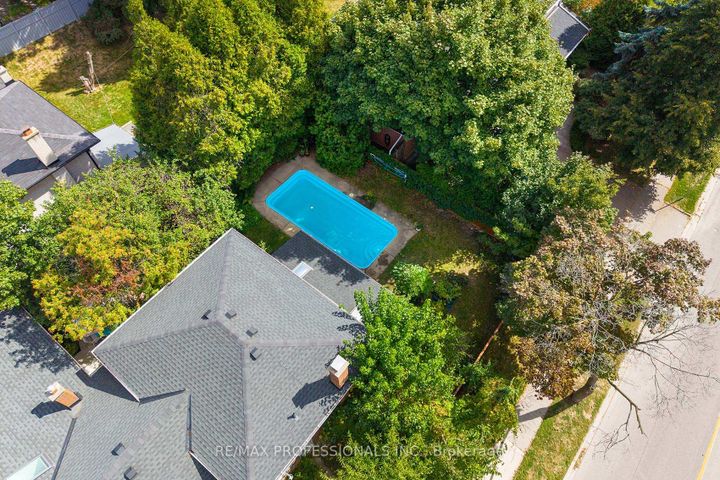 Photo 33 at 37 Sunplains Crescent, Markland Wood, Toronto