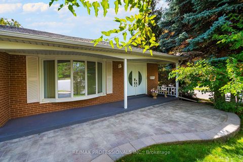 Photo 3 at 37 Sunplains Crescent, Markland Wood, Toronto