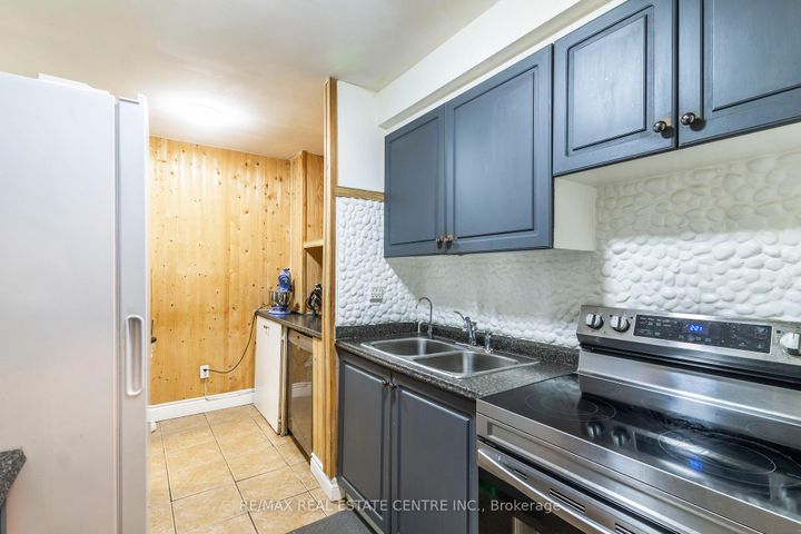 Photo 11 at 124 - 2095 Roche Court, Sheridan, Mississauga