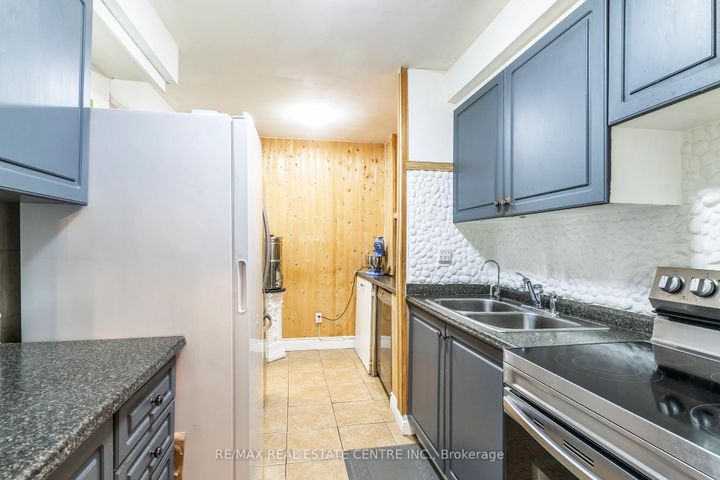 Photo 14 at 124 - 2095 Roche Court, Sheridan, Mississauga