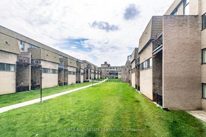 Photo 25 at 124 - 2095 Roche Court, Sheridan, Mississauga