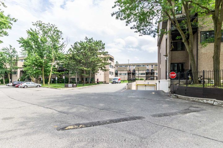 Photo 32 at 124 - 2095 Roche Court, Sheridan, Mississauga