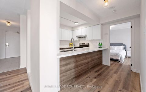 Photo 11 at 1412 - 887 Bay Street, Bay Street Corridor, Toronto