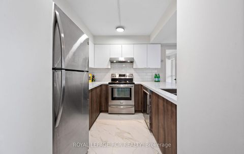 Photo 12 at 1412 - 887 Bay Street, Bay Street Corridor, Toronto