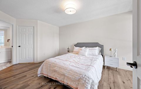 Photo 14 at 1412 - 887 Bay Street, Bay Street Corridor, Toronto