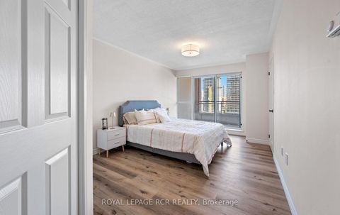 Photo 15 at 1412 - 887 Bay Street, Bay Street Corridor, Toronto