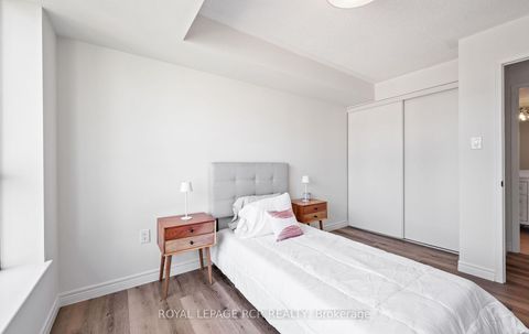 Photo 17 at 1412 - 887 Bay Street, Bay Street Corridor, Toronto