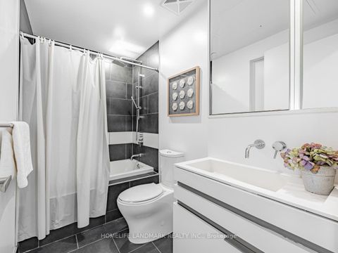 Photo 3 at 4211 - 197 Yonge Street, Yonge Corridor, Toronto