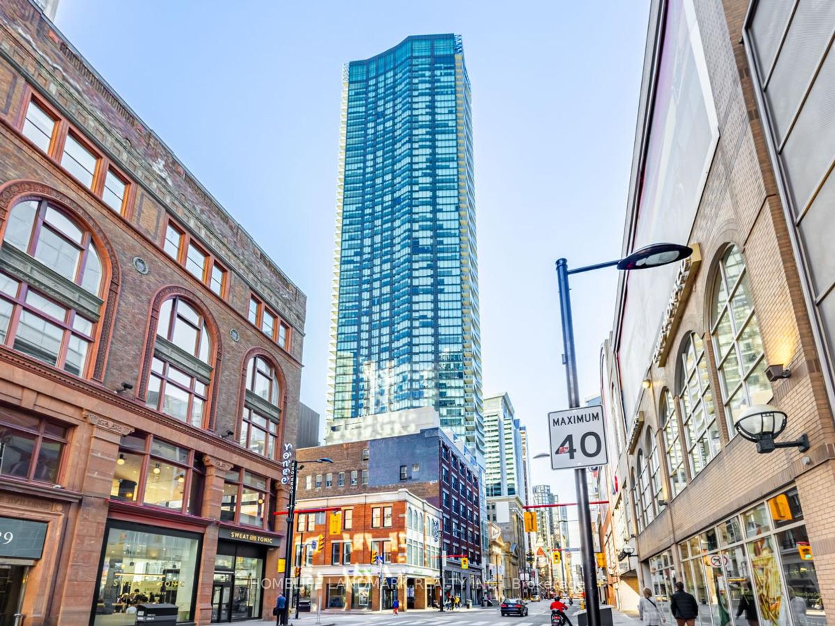 4211 - 197 Yonge Street, Yonge Corridor, Toronto by Loree Meneguzzi Real Estate 4211 - 197 Yonge Street, Yonge Corridor, Toronto