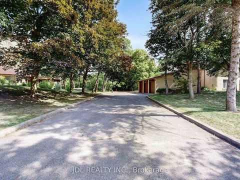 Photo 4 at 11 Moodie Drive, South Richvale, Richmond Hill