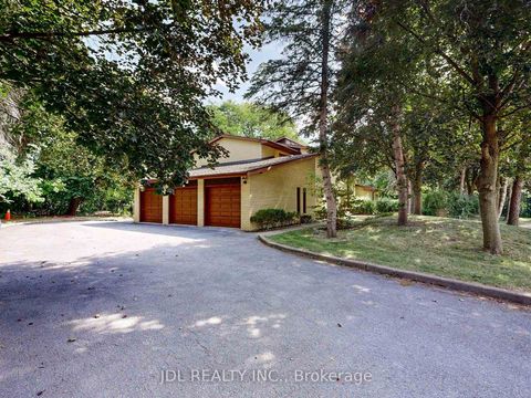 Photo 5 at 11 Moodie Drive, South Richvale, Richmond Hill