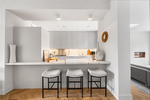 Photo 12 at 74 Roxborough Street W, Annex, Toronto