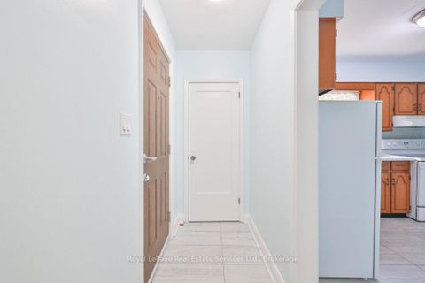 Photo 3 at 125 Inglewood Drive, CO Central, Oakville