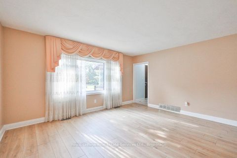 Photo 9 at 125 Inglewood Drive, CO Central, Oakville