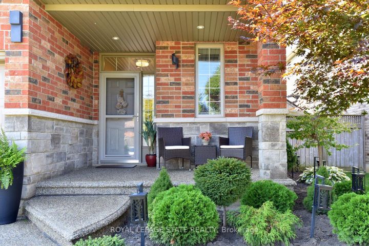 Photo 3 at 12 Degrow Crescent, Rural Glanbrook, Hamilton