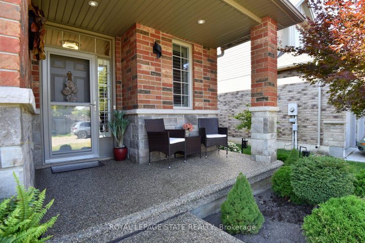 Photo 4 at 12 Degrow Crescent, Rural Glanbrook, Hamilton