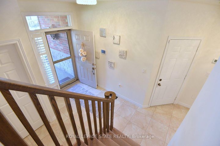 Photo 5 at 12 Degrow Crescent, Rural Glanbrook, Hamilton