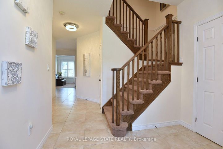Photo 6 at 12 Degrow Crescent, Rural Glanbrook, Hamilton