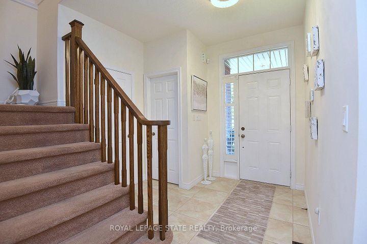 Photo 7 at 12 Degrow Crescent, Rural Glanbrook, Hamilton