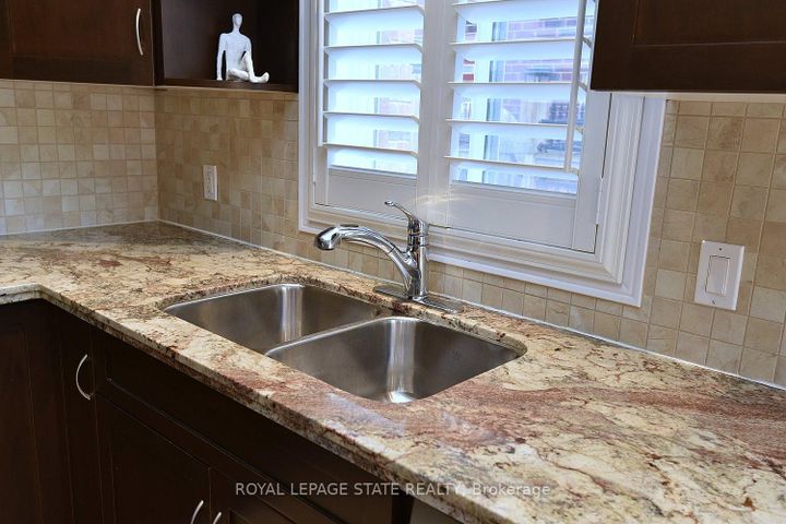 Photo 13 at 12 Degrow Crescent, Rural Glanbrook, Hamilton