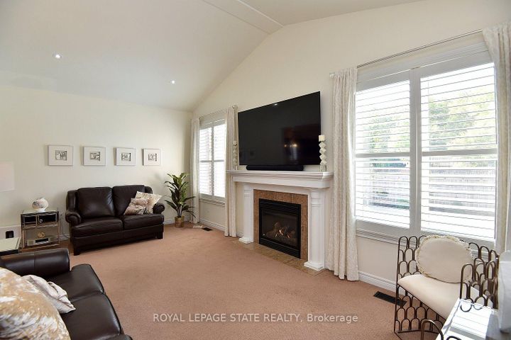 Photo 23 at 12 Degrow Crescent, Rural Glanbrook, Hamilton
